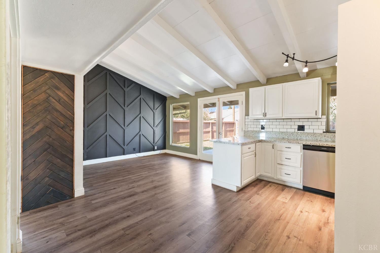 1004 E Myrtle St, Hanford, CA 93230