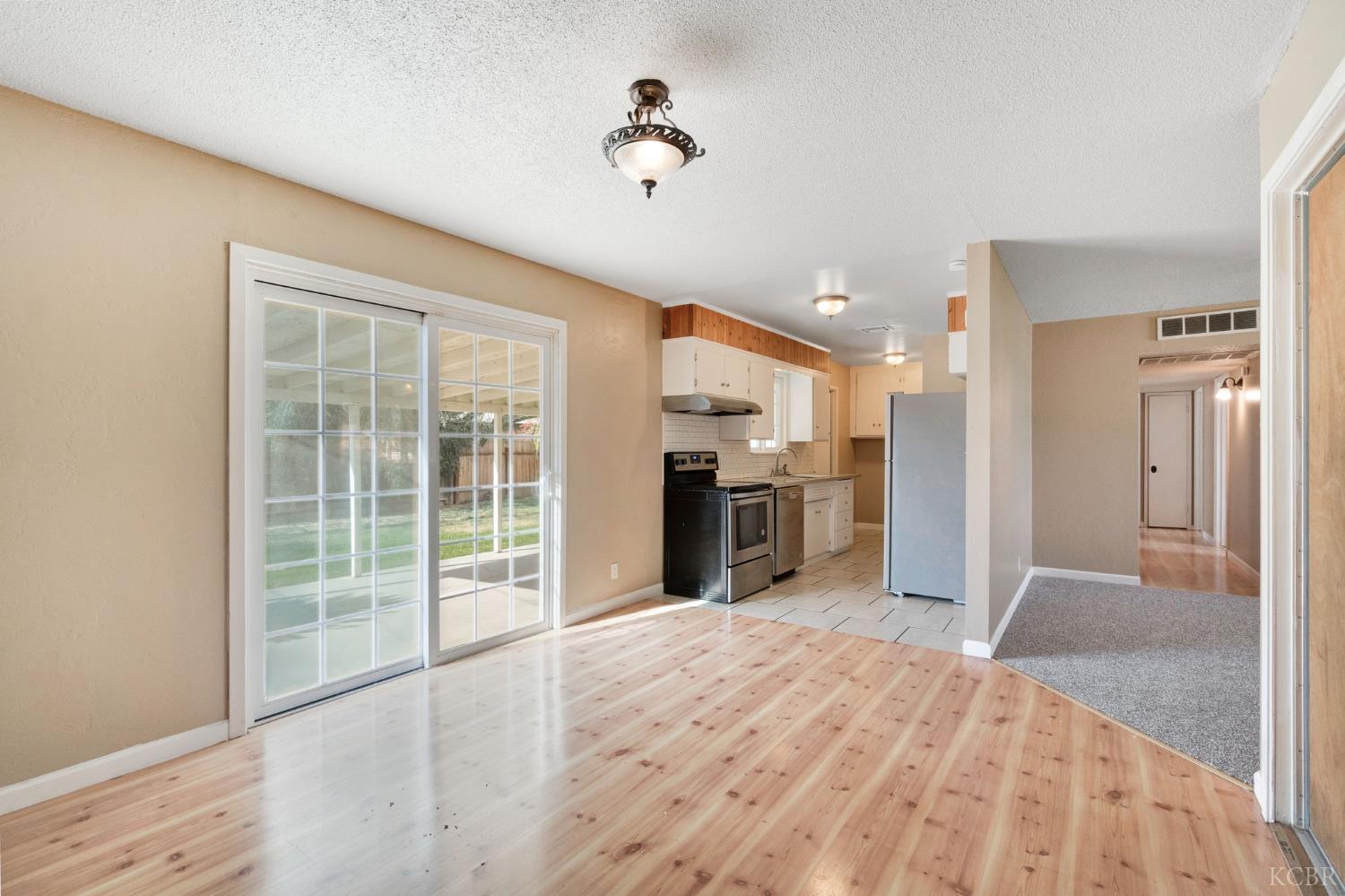 1908 N Waukena Way, Hanford, CA 93230