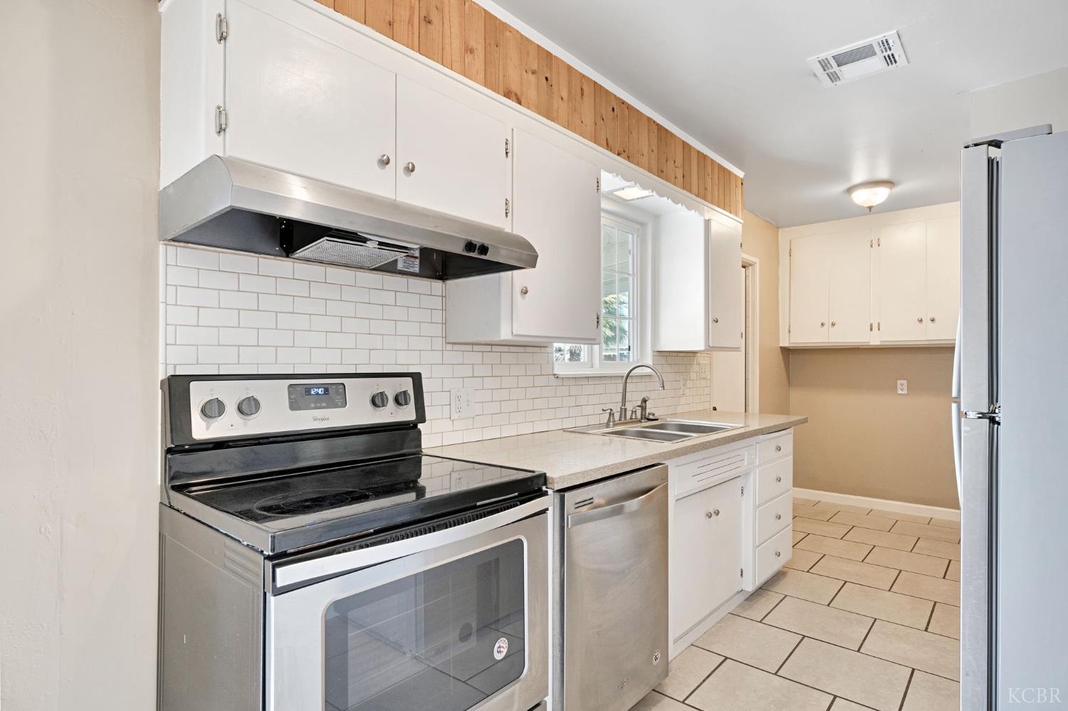 1908 N Waukena Way, Hanford, CA 93230