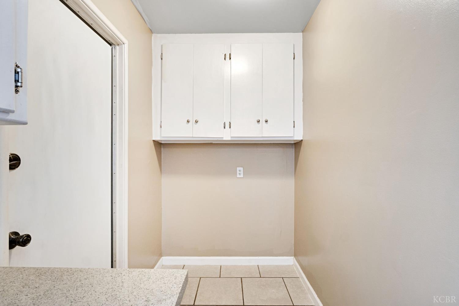 1908 N Waukena Way, Hanford, CA 93230