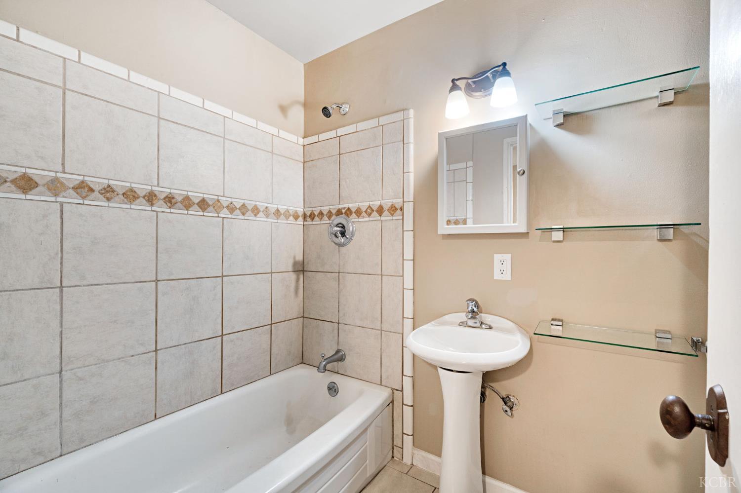 1908 N Waukena Way, Hanford, CA 93230