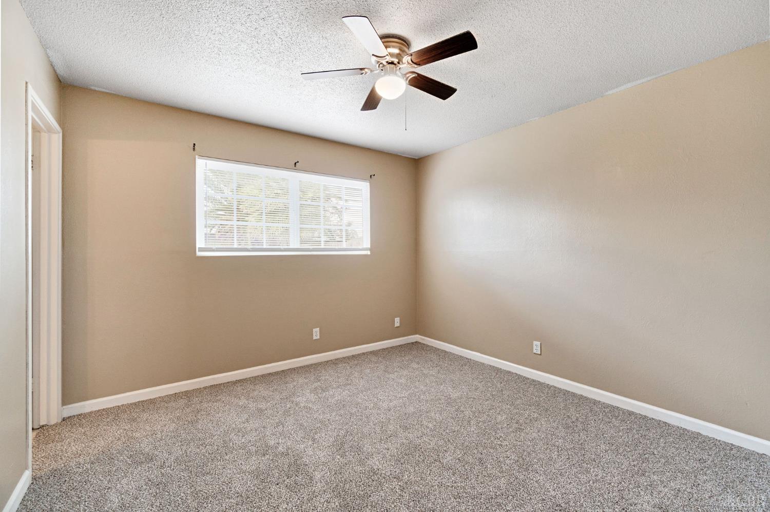 1908 N Waukena Way, Hanford, CA 93230