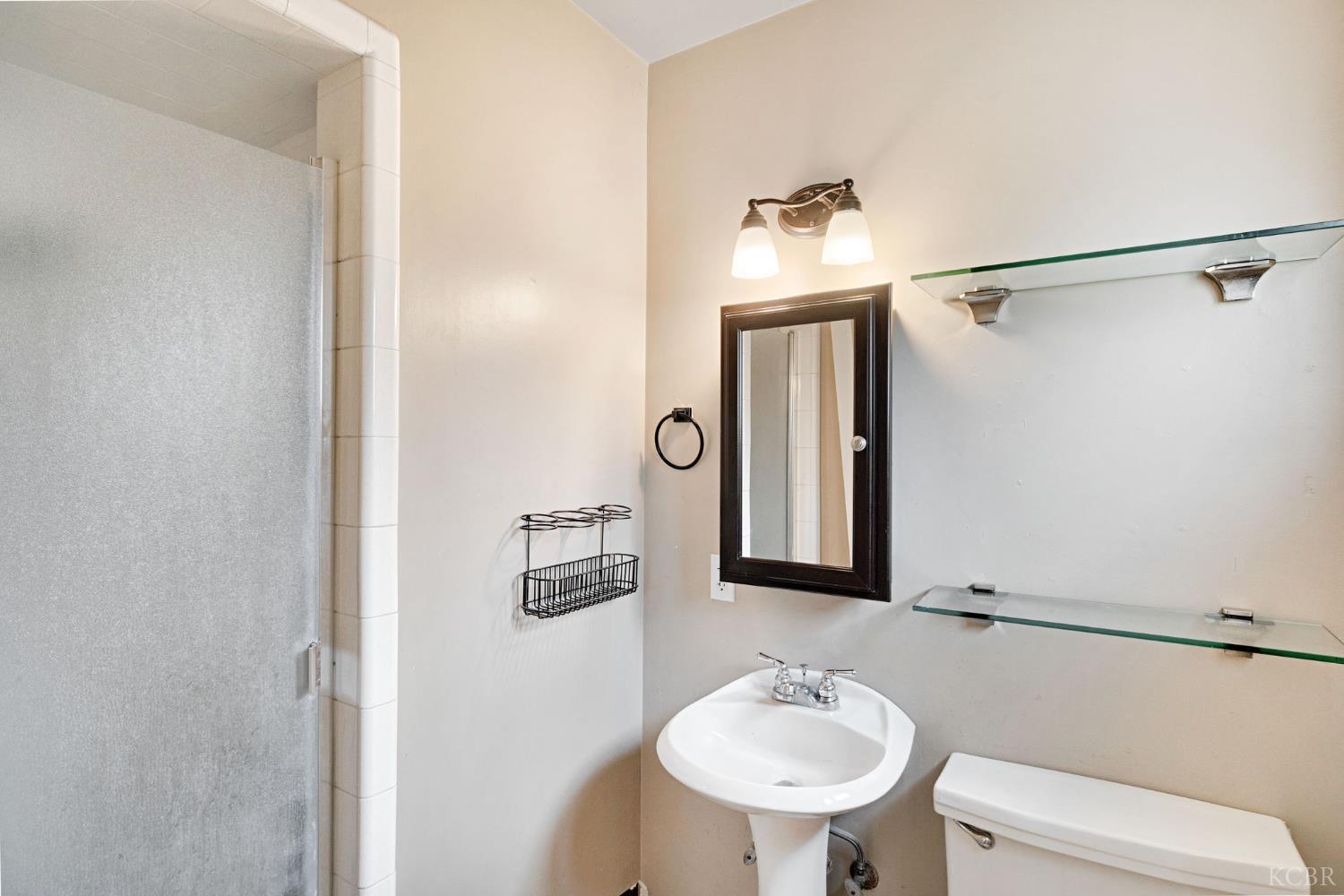 1908 N Waukena Way, Hanford, CA 93230