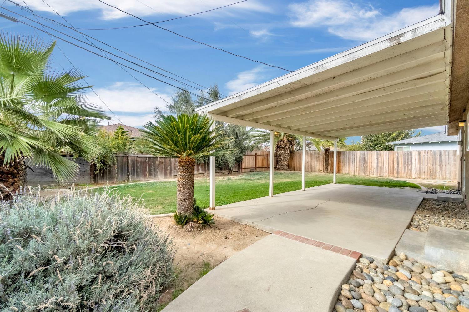 1908 N Waukena Way, Hanford, CA 93230