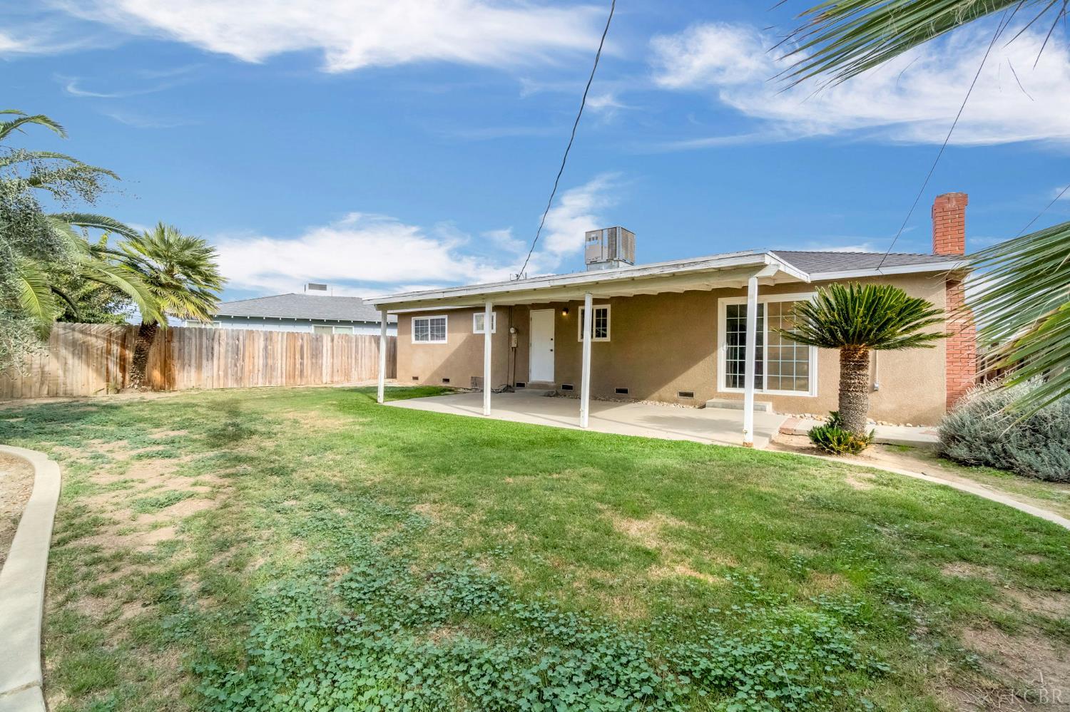 1908 N Waukena Way, Hanford, CA 93230