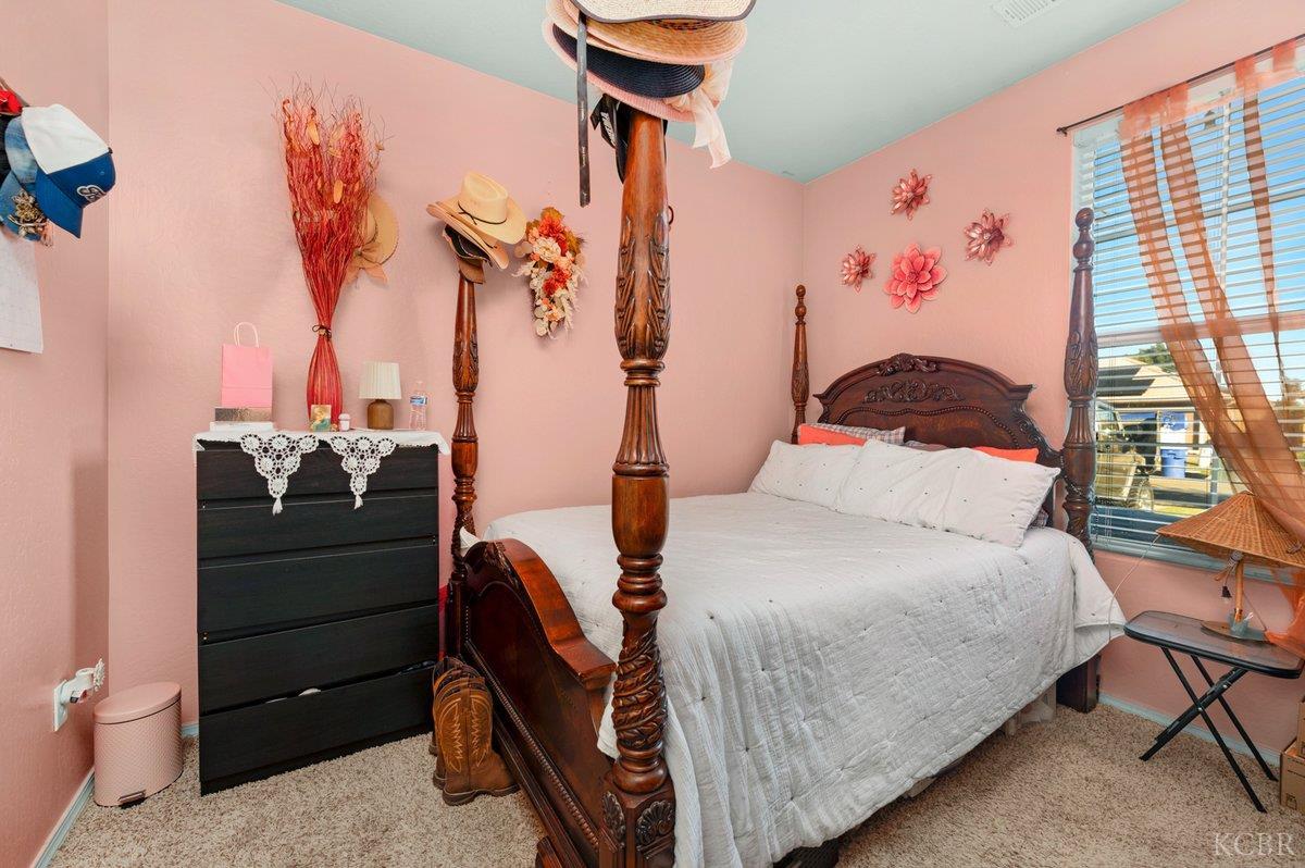 1379 W Ambassador Way, Hanford, CA 93230