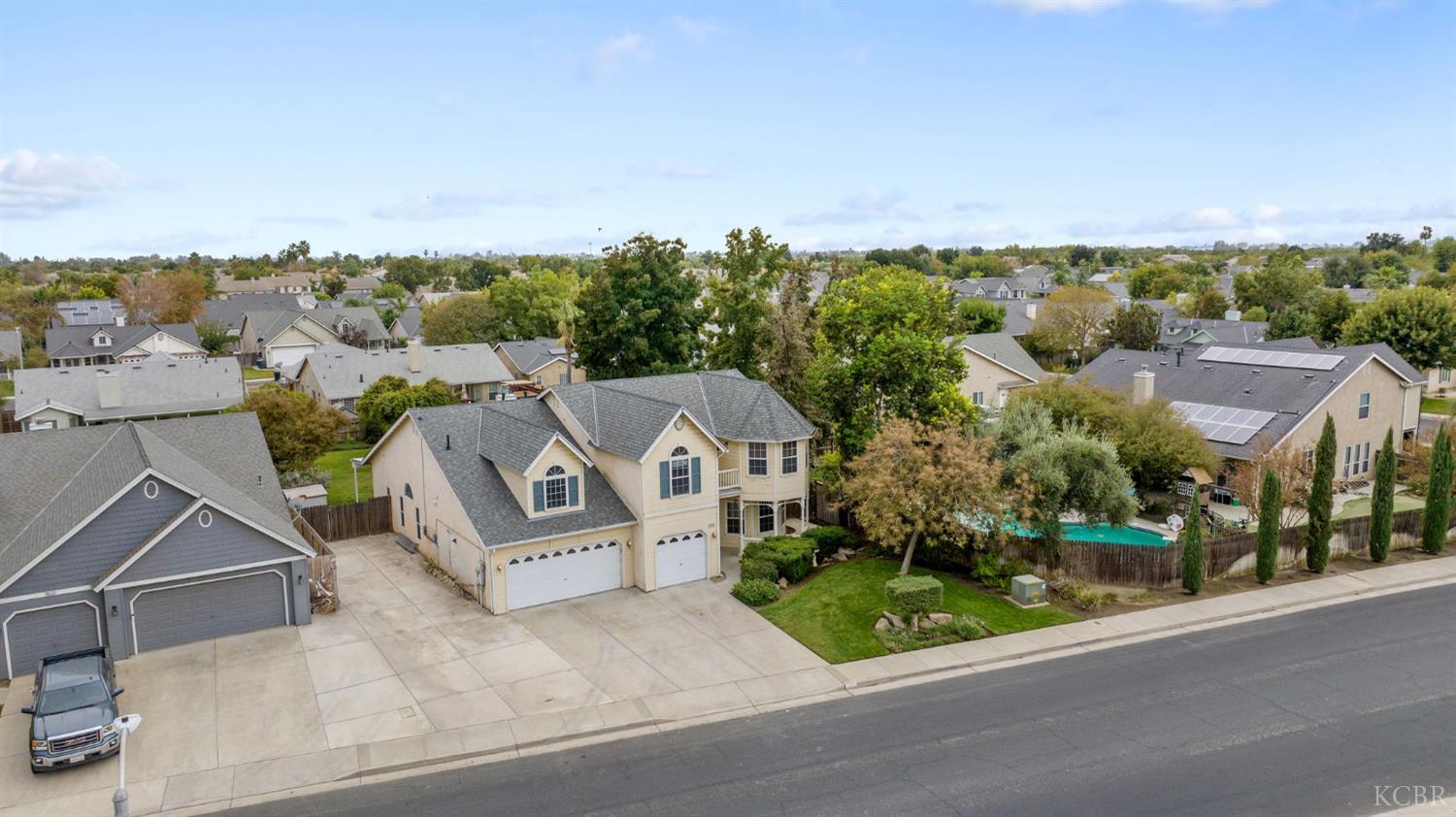 927 W Saffron St, Hanford, CA 93230