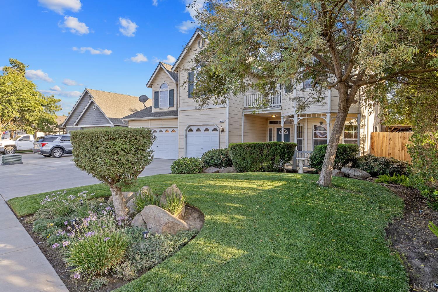 927 W Saffron St, Hanford, CA 93230