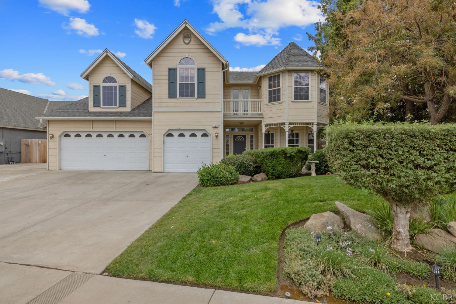 927 W Saffron St, Hanford, CA 93230