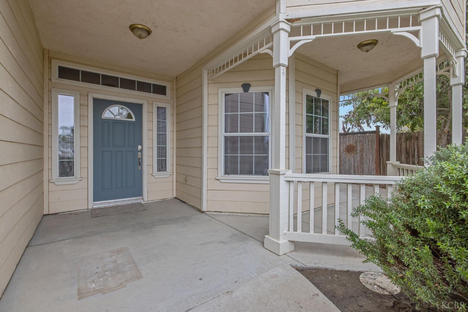 927 W Saffron St, Hanford, CA 93230