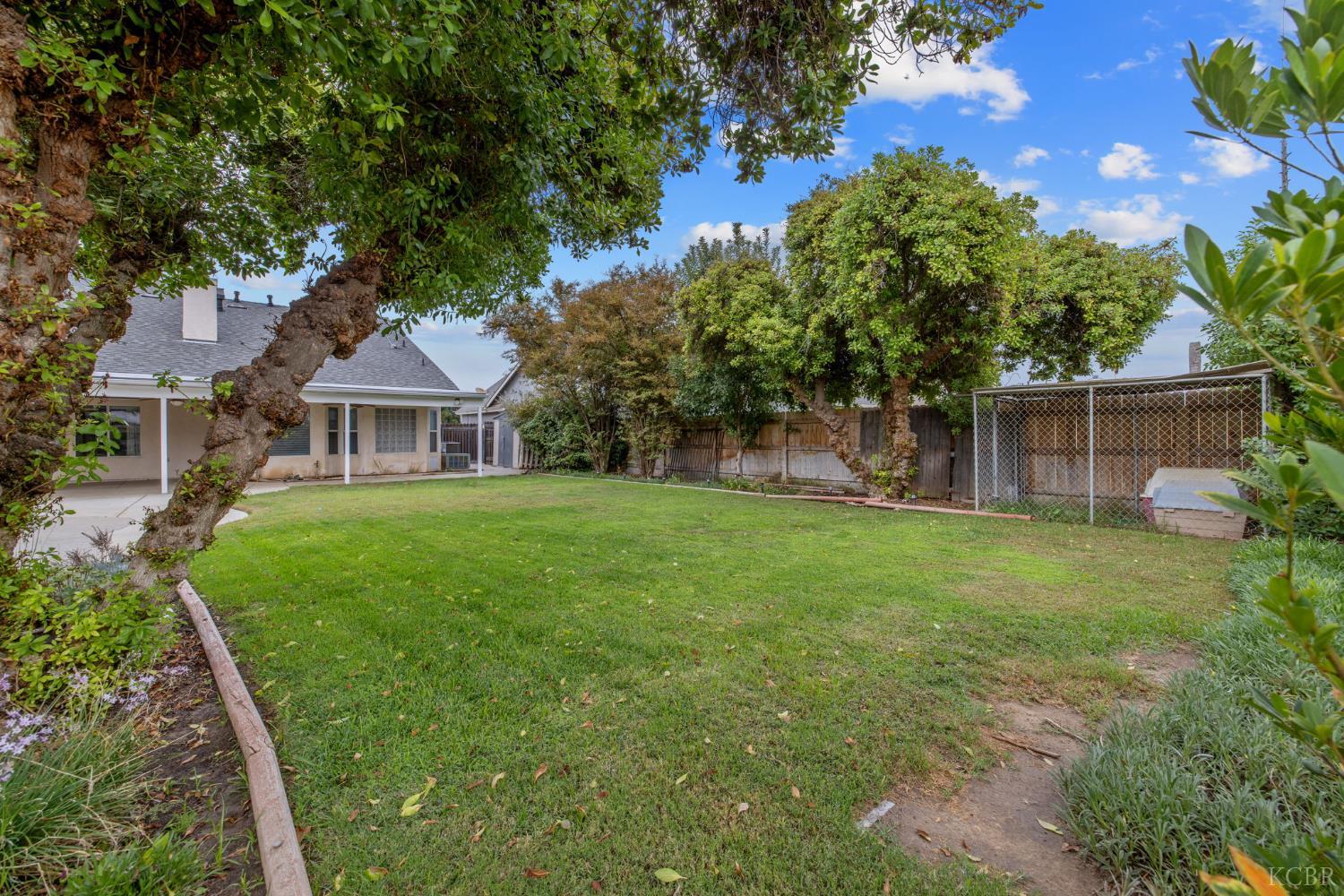 927 W Saffron St, Hanford, CA 93230