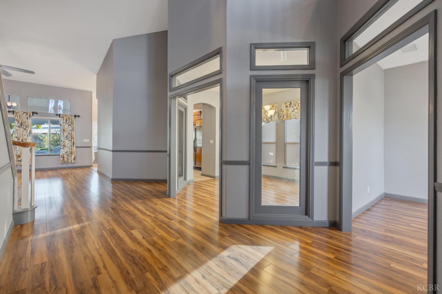 927 W Saffron St, Hanford, CA 93230