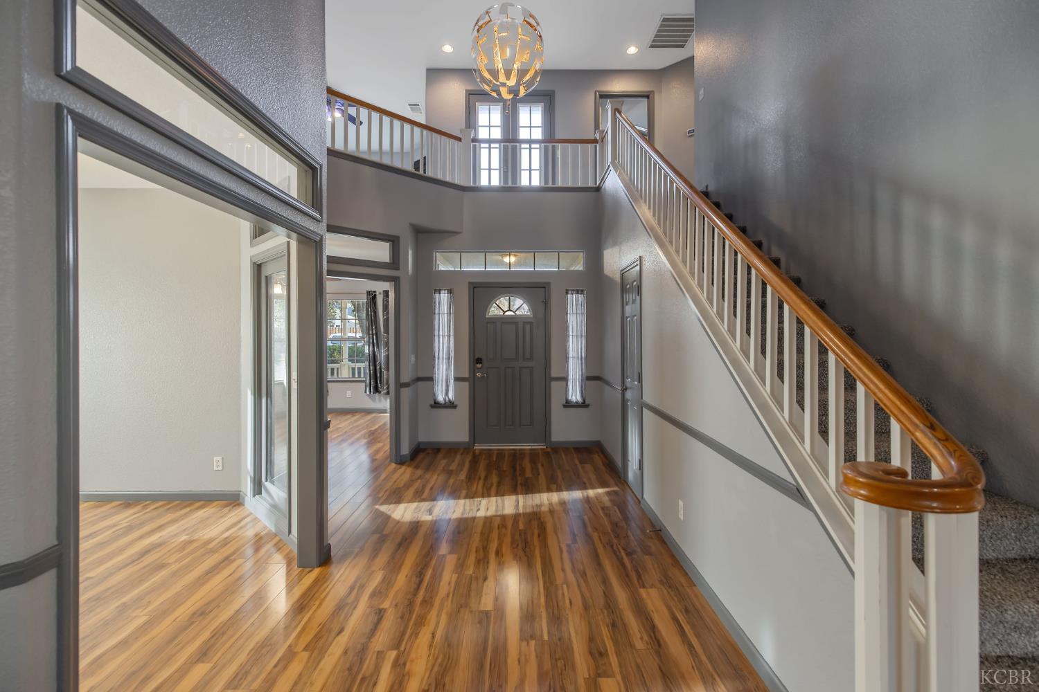 927 W Saffron St, Hanford, CA 93230