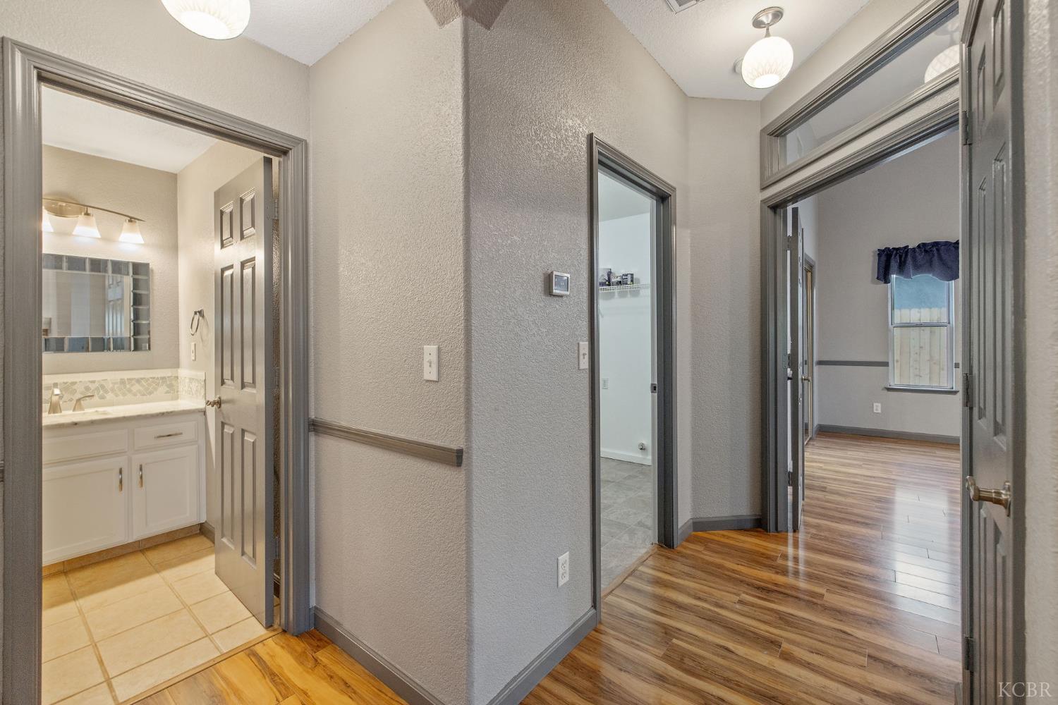 927 W Saffron St, Hanford, CA 93230