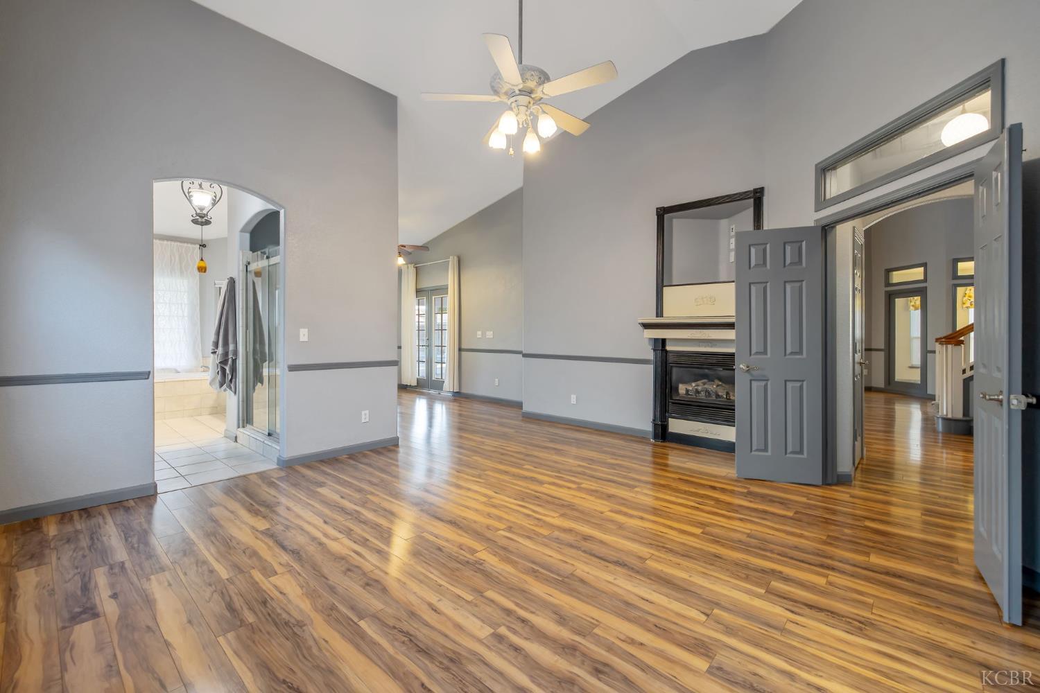 927 W Saffron St, Hanford, CA 93230