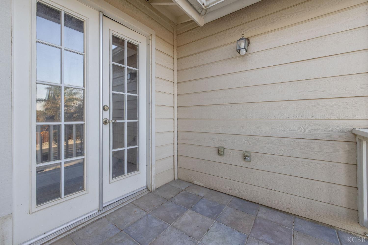 927 W Saffron St, Hanford, CA 93230