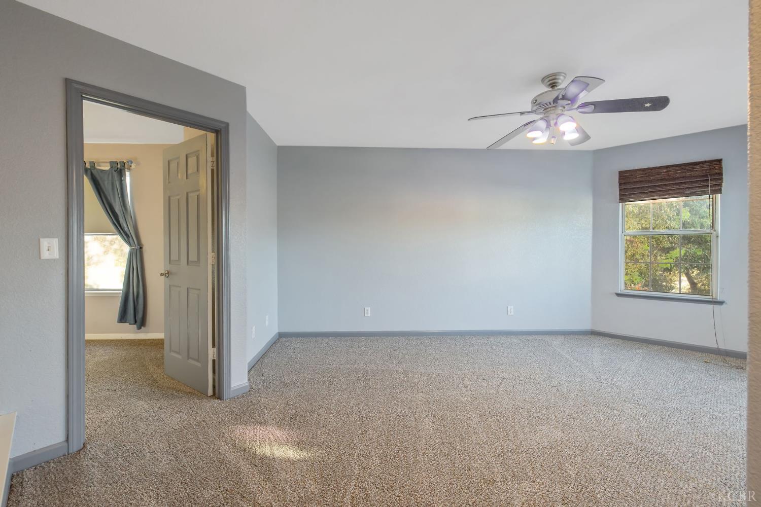 927 W Saffron St, Hanford, CA 93230