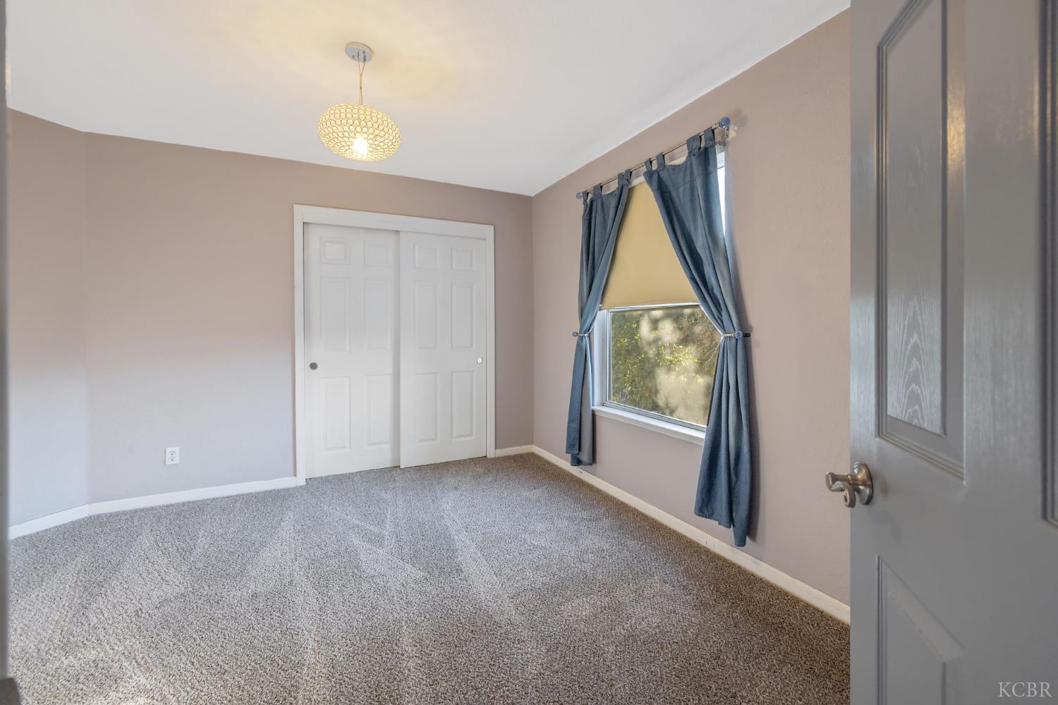 927 W Saffron St, Hanford, CA 93230