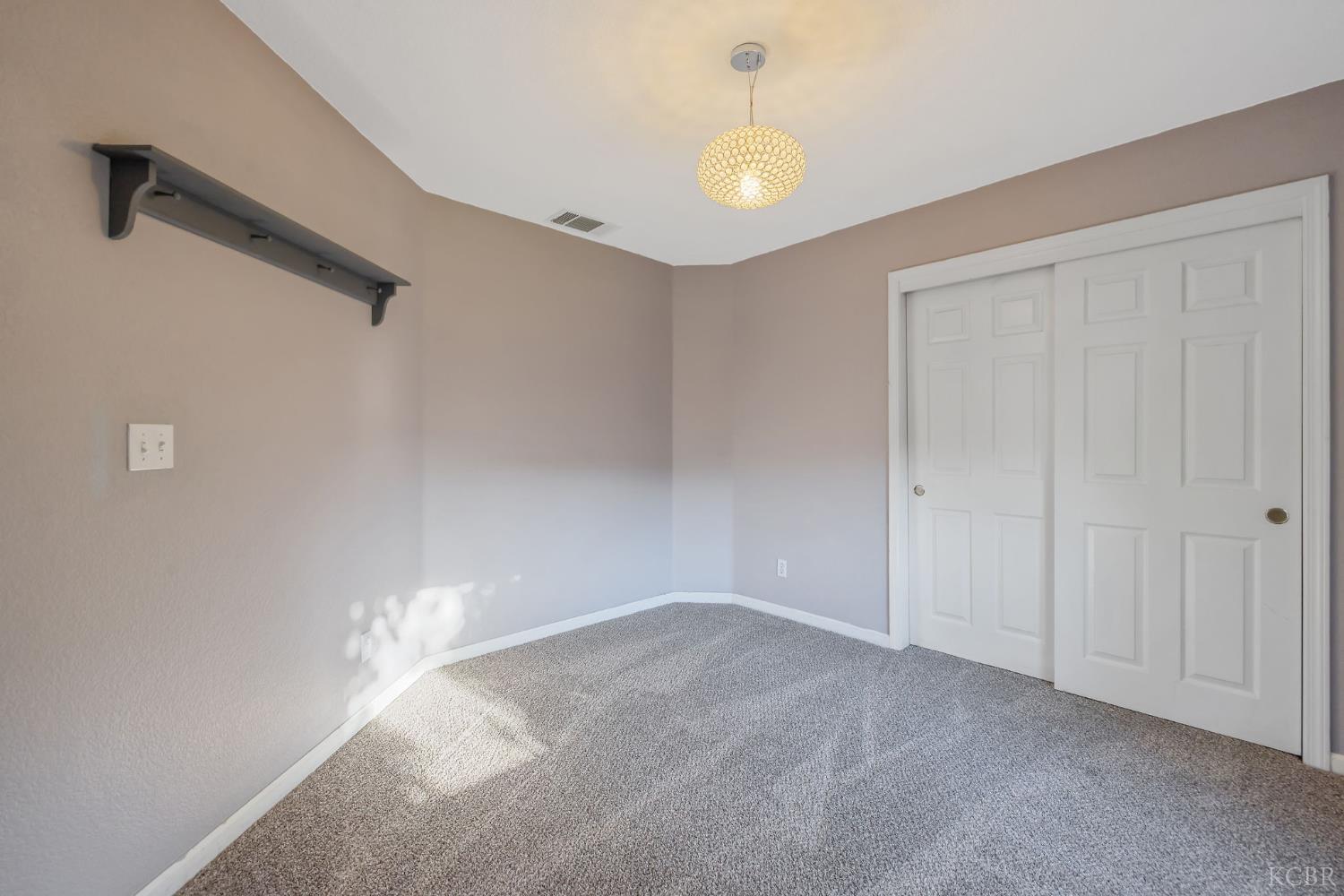 927 W Saffron St, Hanford, CA 93230