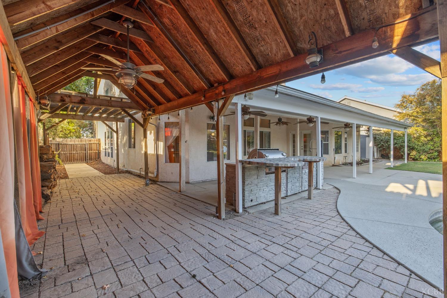 927 W Saffron St, Hanford, CA 93230