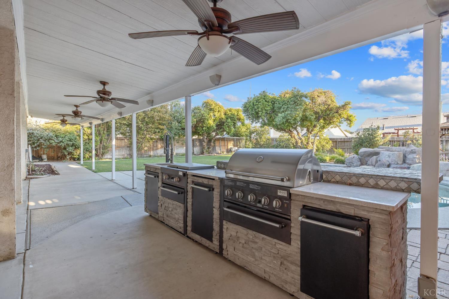 927 W Saffron St, Hanford, CA 93230