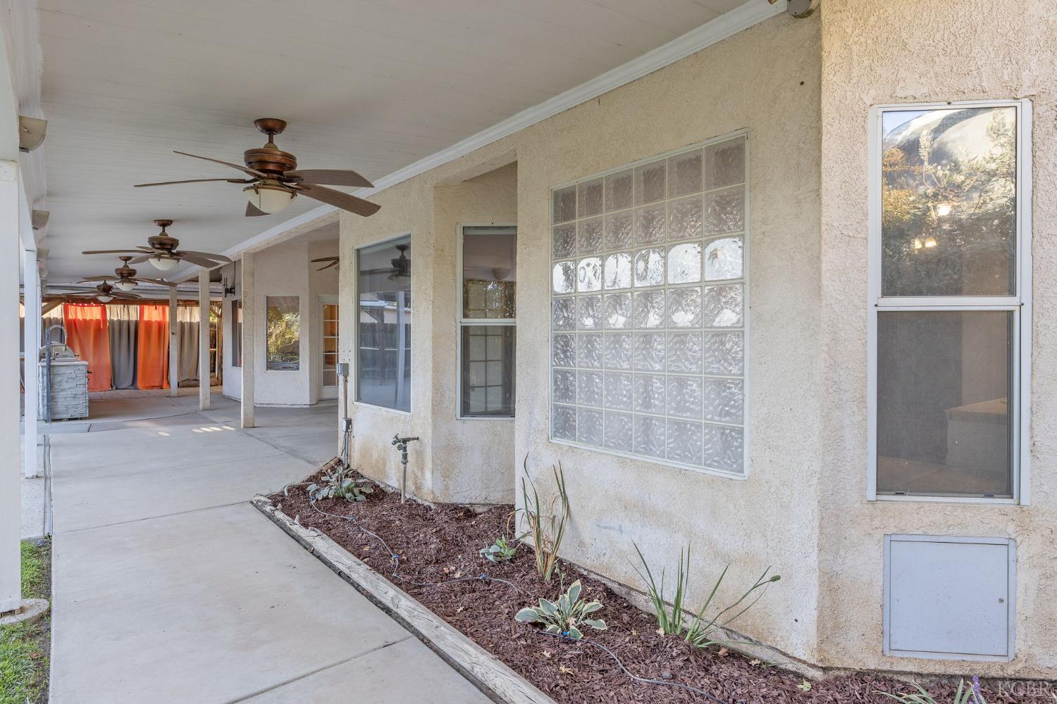 927 W Saffron St, Hanford, CA 93230