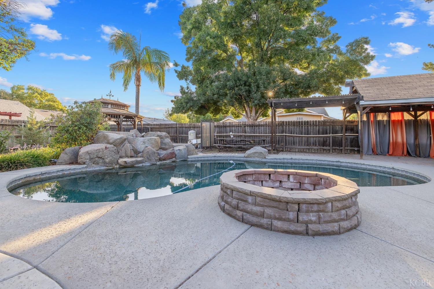 927 W Saffron St, Hanford, CA 93230