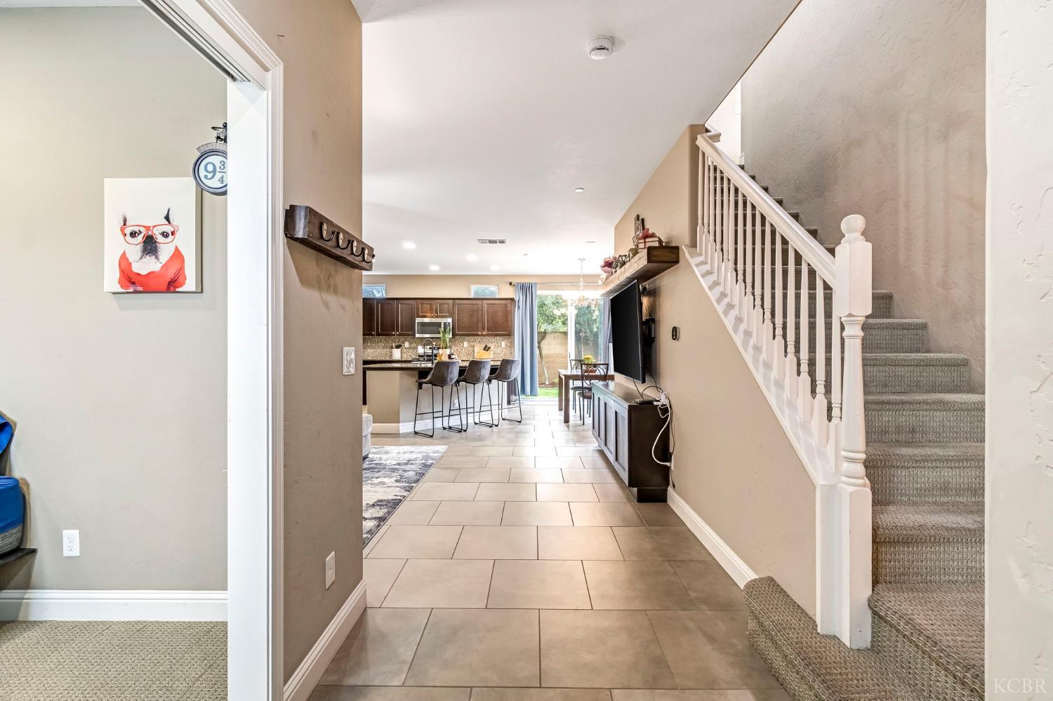 2470 Chardonnay Pl, Hanford, CA 93230