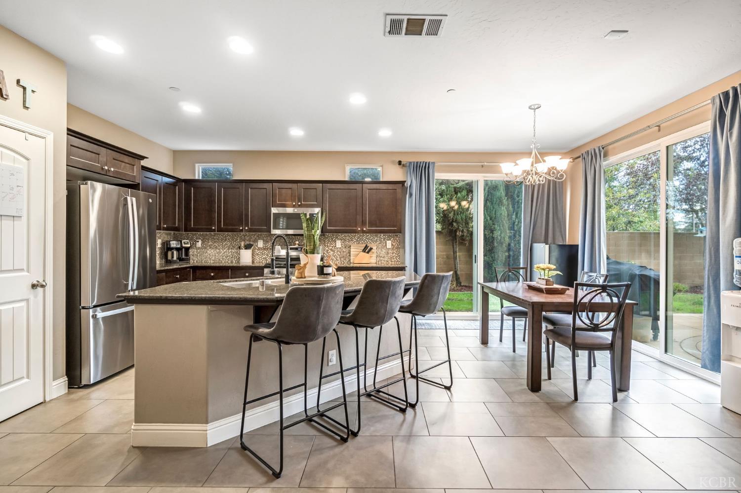 2470 Chardonnay Pl, Hanford, CA 93230