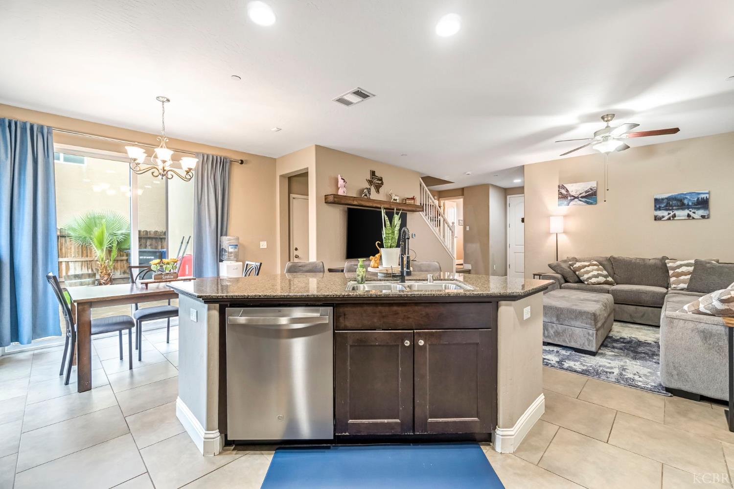 2470 Chardonnay Pl, Hanford, CA 93230