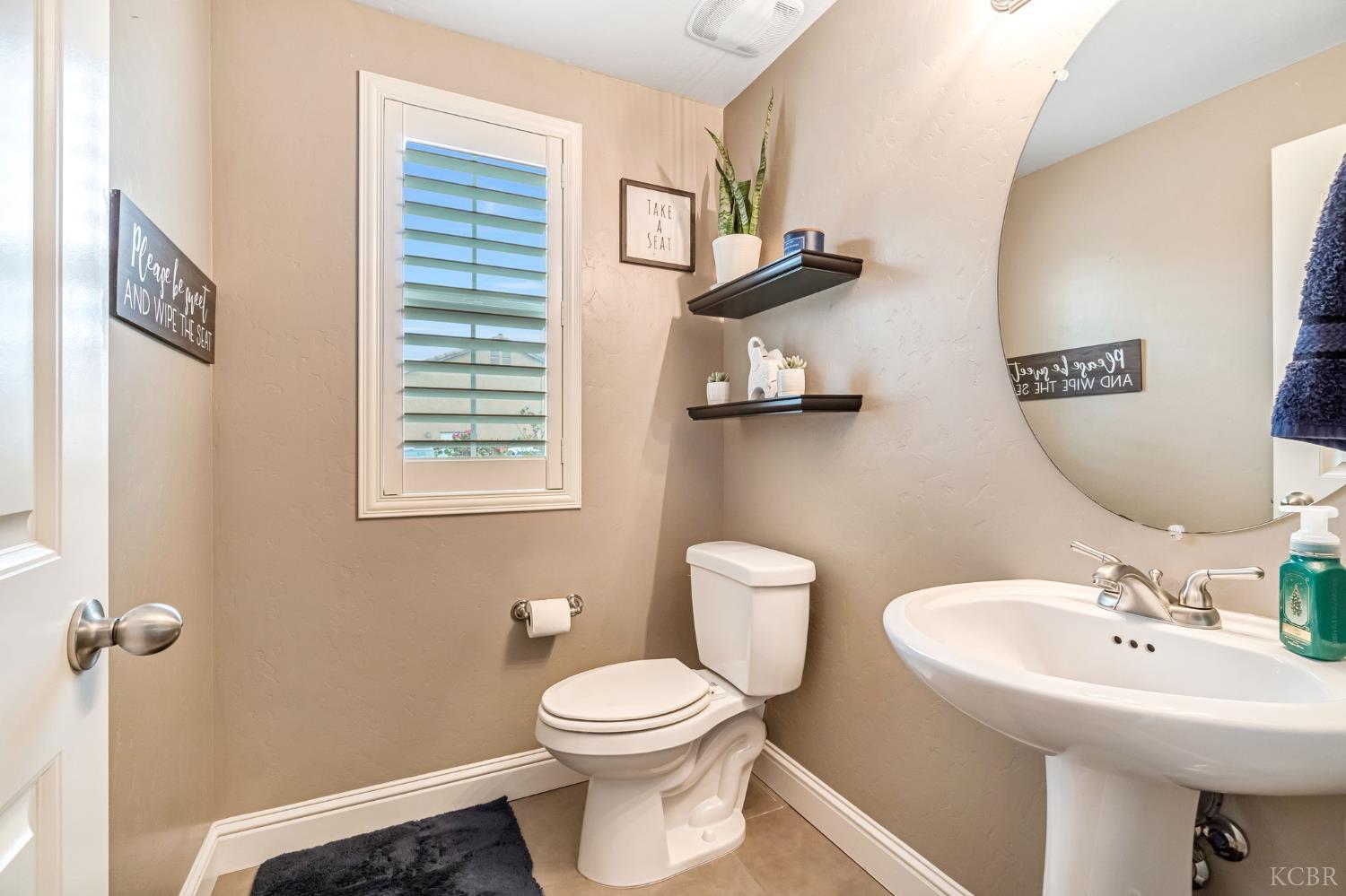 2470 Chardonnay Pl, Hanford, CA 93230