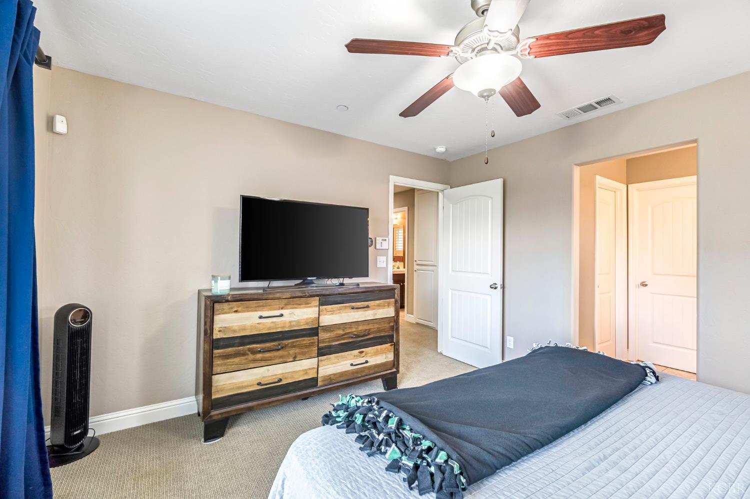 2470 Chardonnay Pl, Hanford, CA 93230