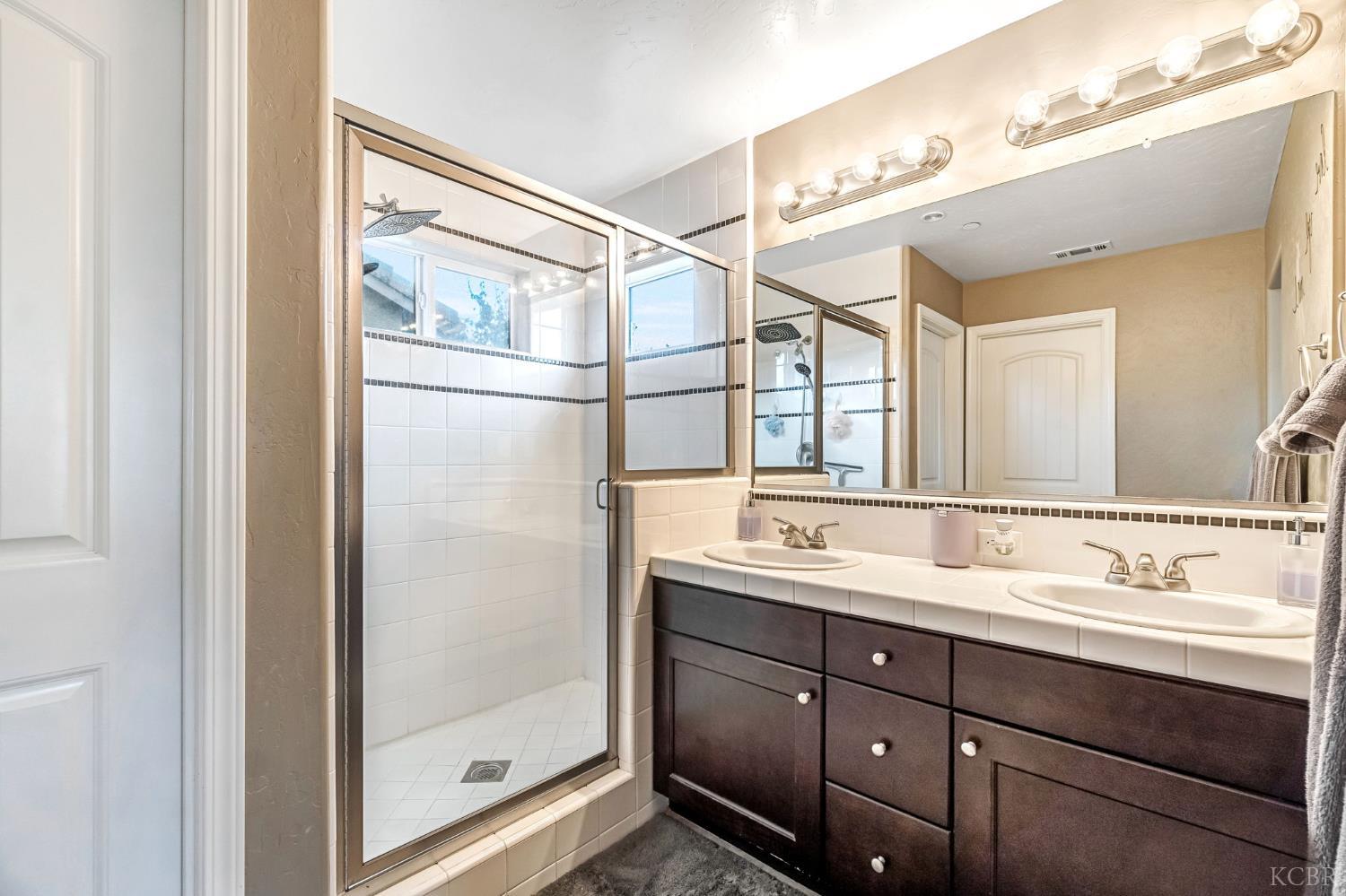 2470 Chardonnay Pl, Hanford, CA 93230