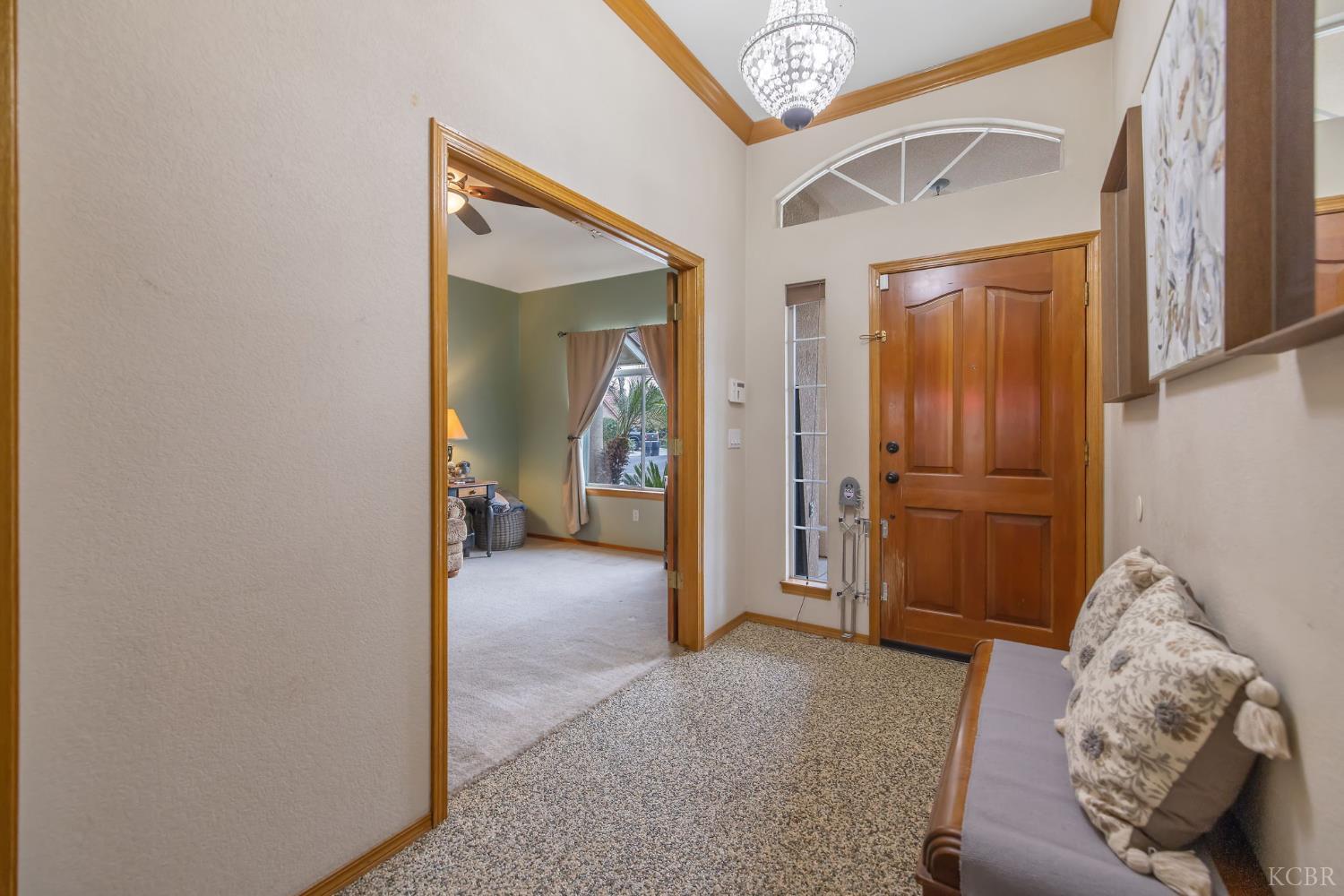 594 Diana Ct, Hanford, CA 93230