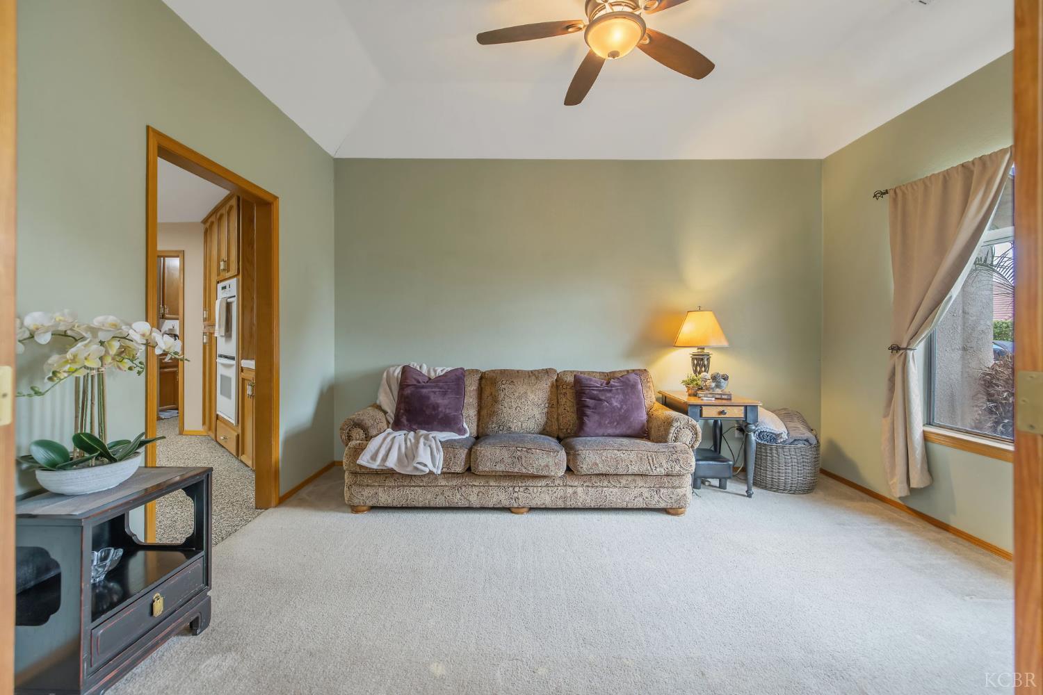 594 Diana Ct, Hanford, CA 93230