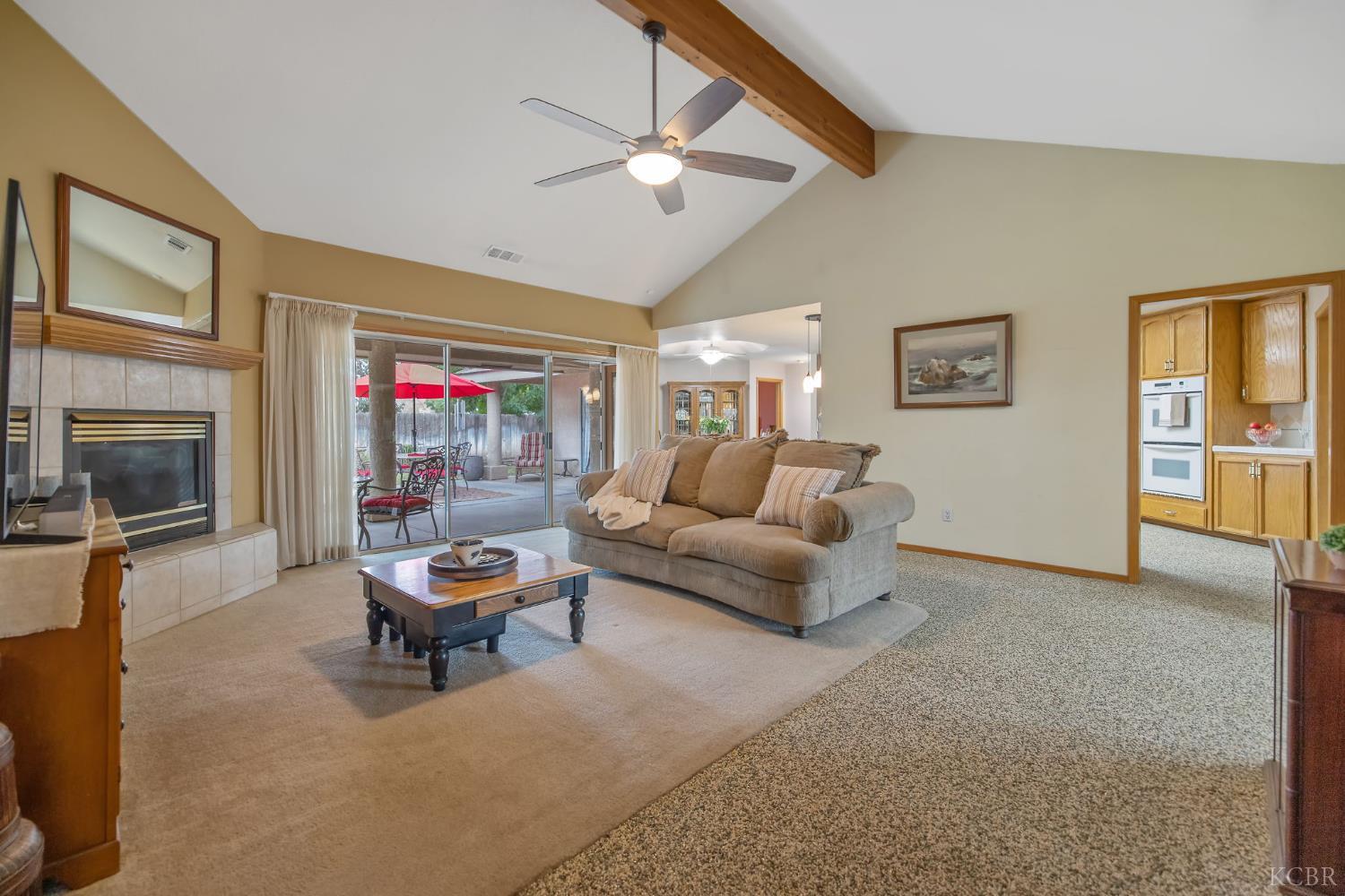 594 Diana Ct, Hanford, CA 93230