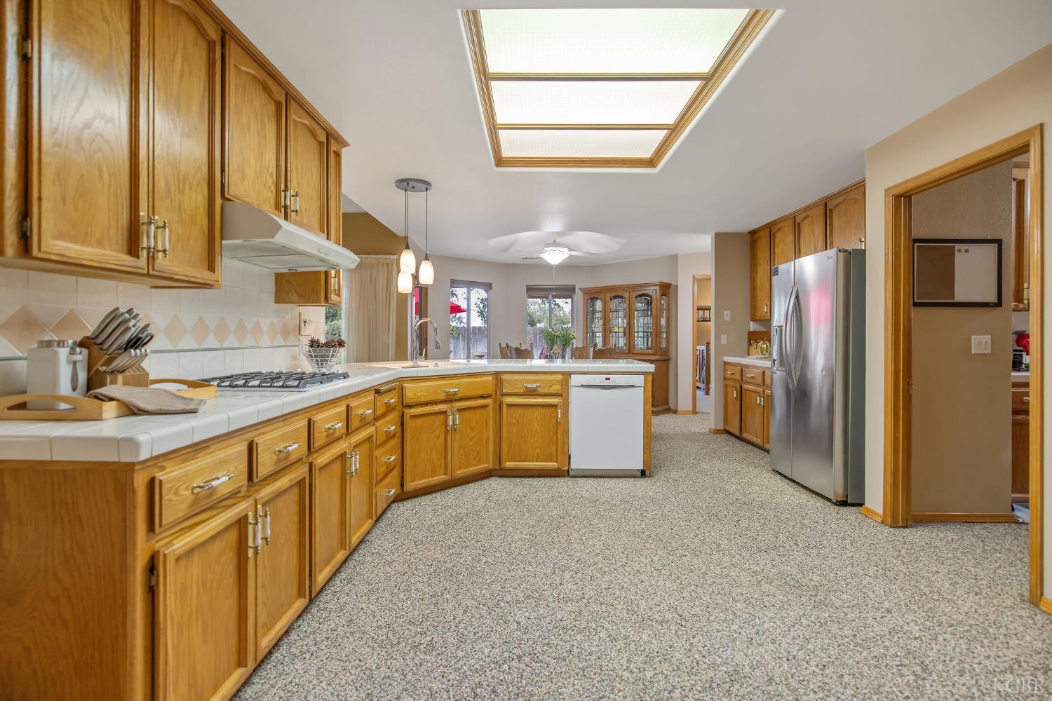 594 Diana Ct, Hanford, CA 93230