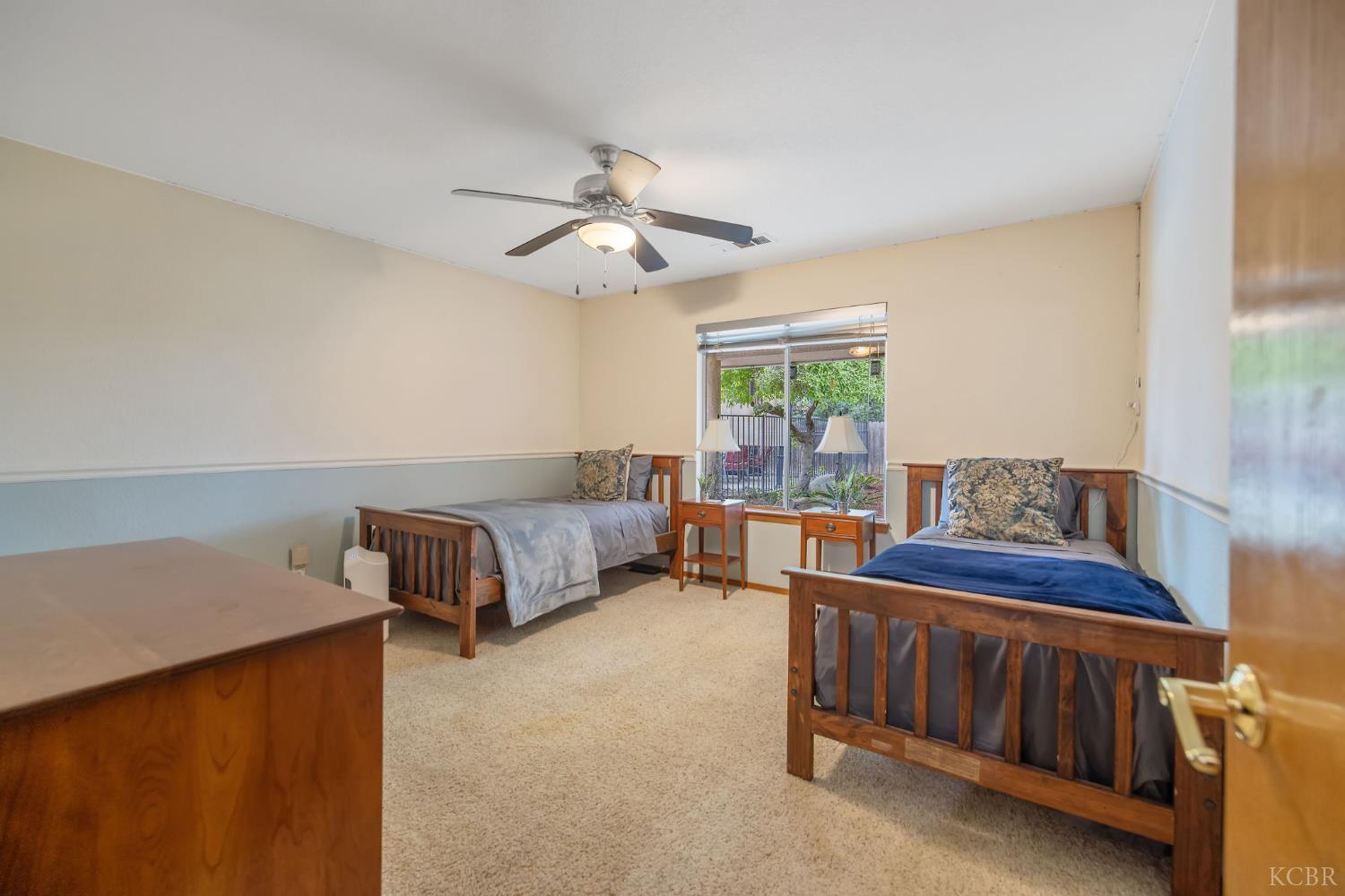 594 Diana Ct, Hanford, CA 93230