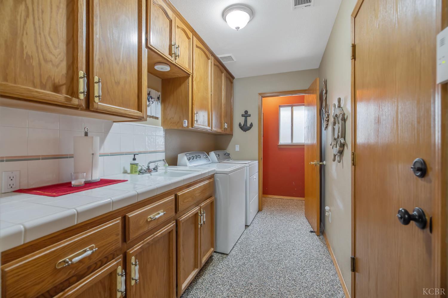 594 Diana Ct, Hanford, CA 93230