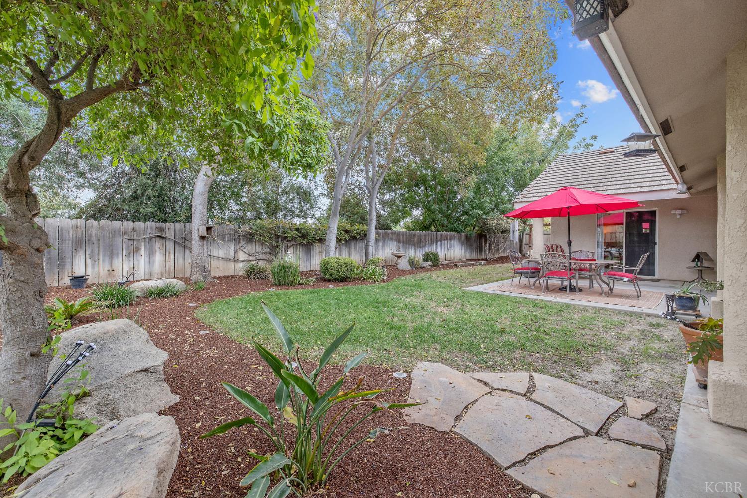 594 Diana Ct, Hanford, CA 93230