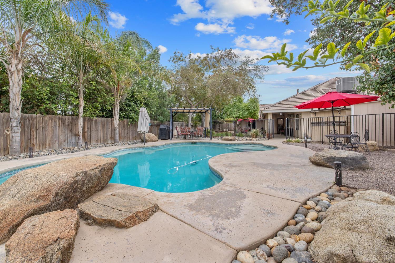 594 Diana Ct, Hanford, CA 93230