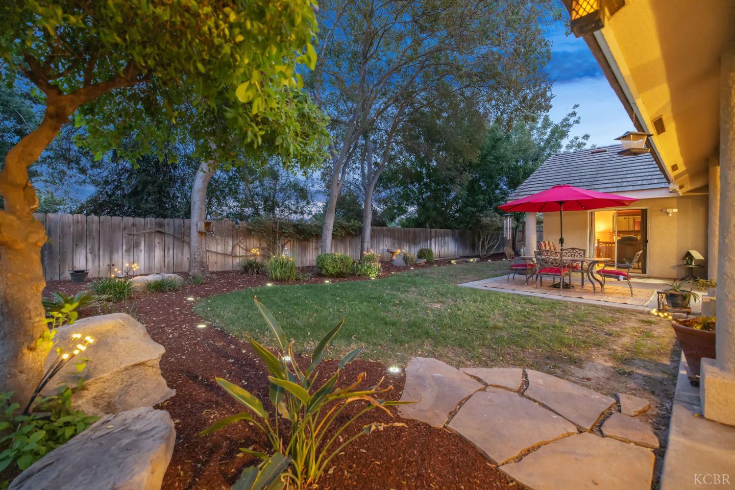 594 Diana Ct, Hanford, CA 93230