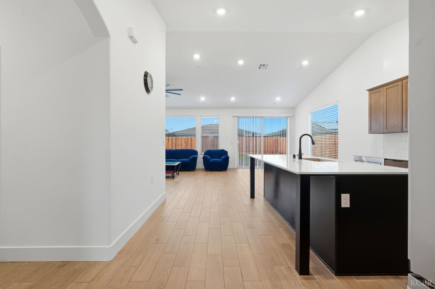 1491 N Mustang Dr, Hanford, CA 93230