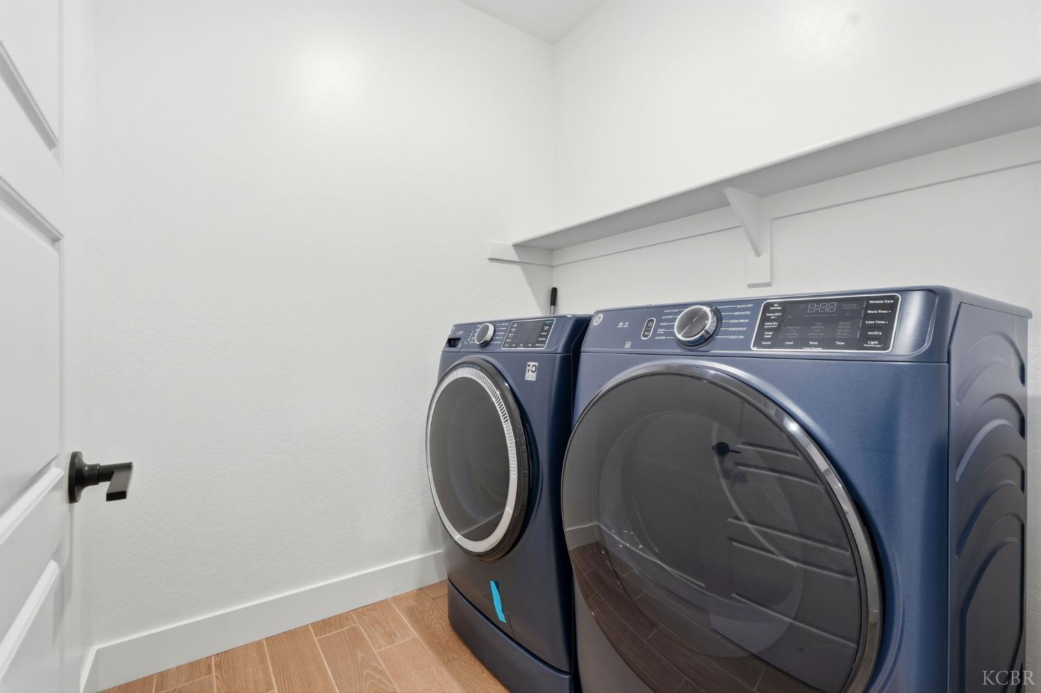 1491 N Mustang Dr, Hanford, CA 93230