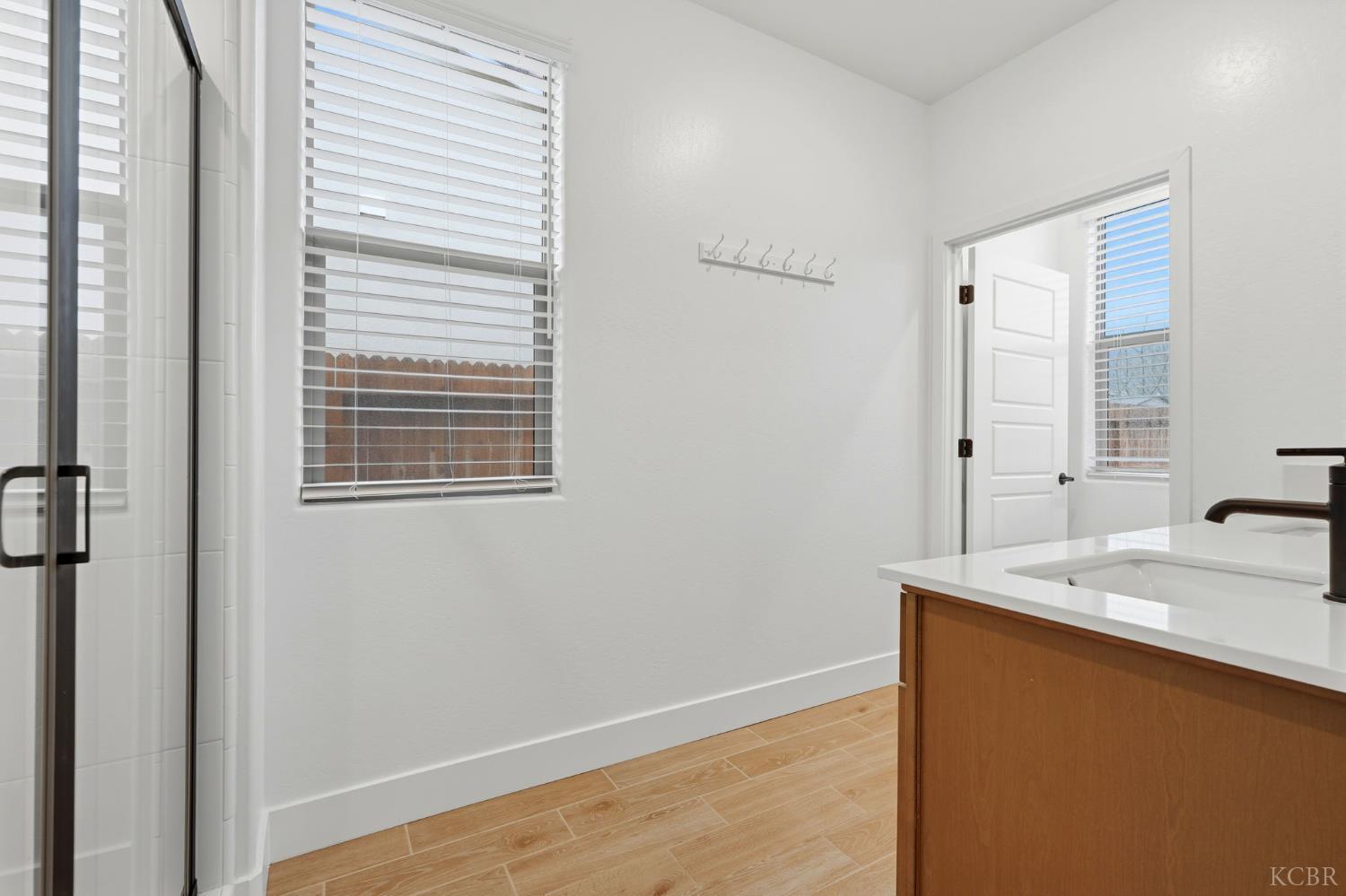 1491 N Mustang Dr, Hanford, CA 93230