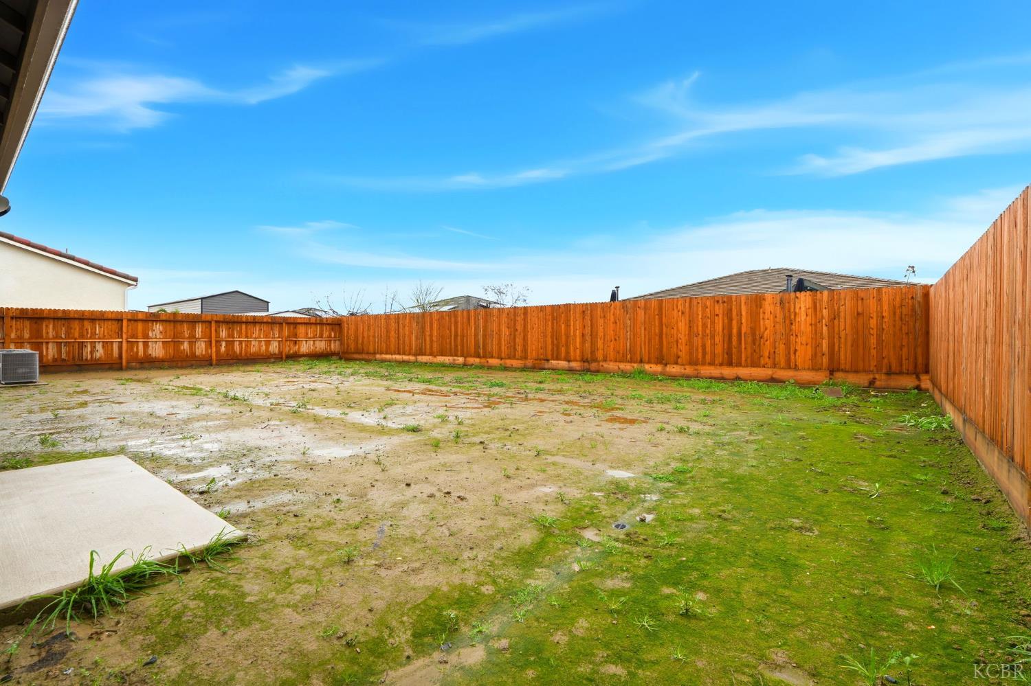 1491 N Mustang Dr, Hanford, CA 93230