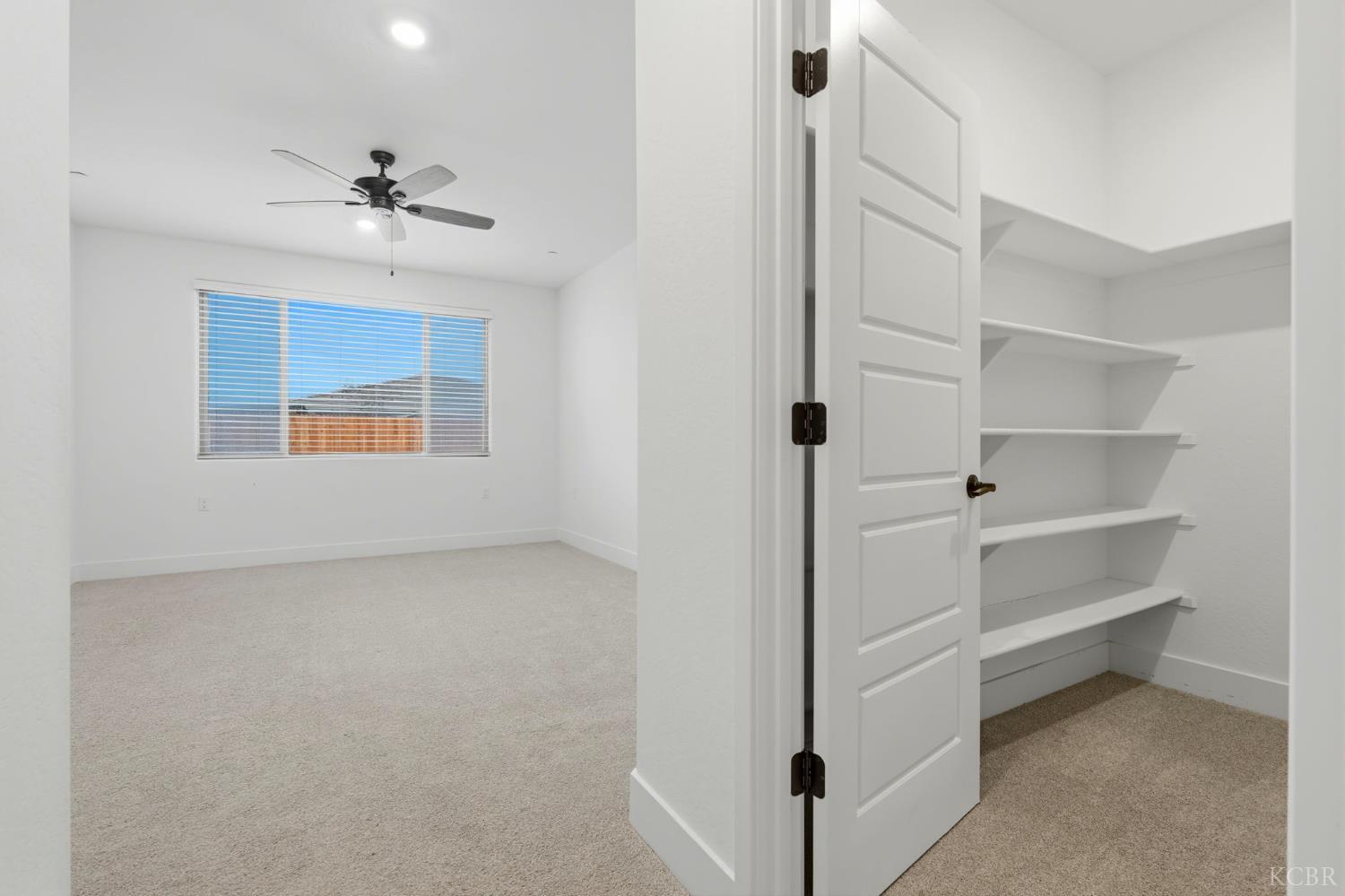 1491 N Mustang Dr, Hanford, CA 93230