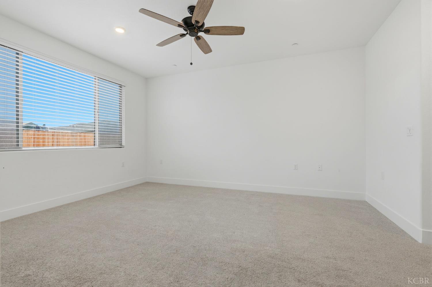 1491 N Mustang Dr, Hanford, CA 93230