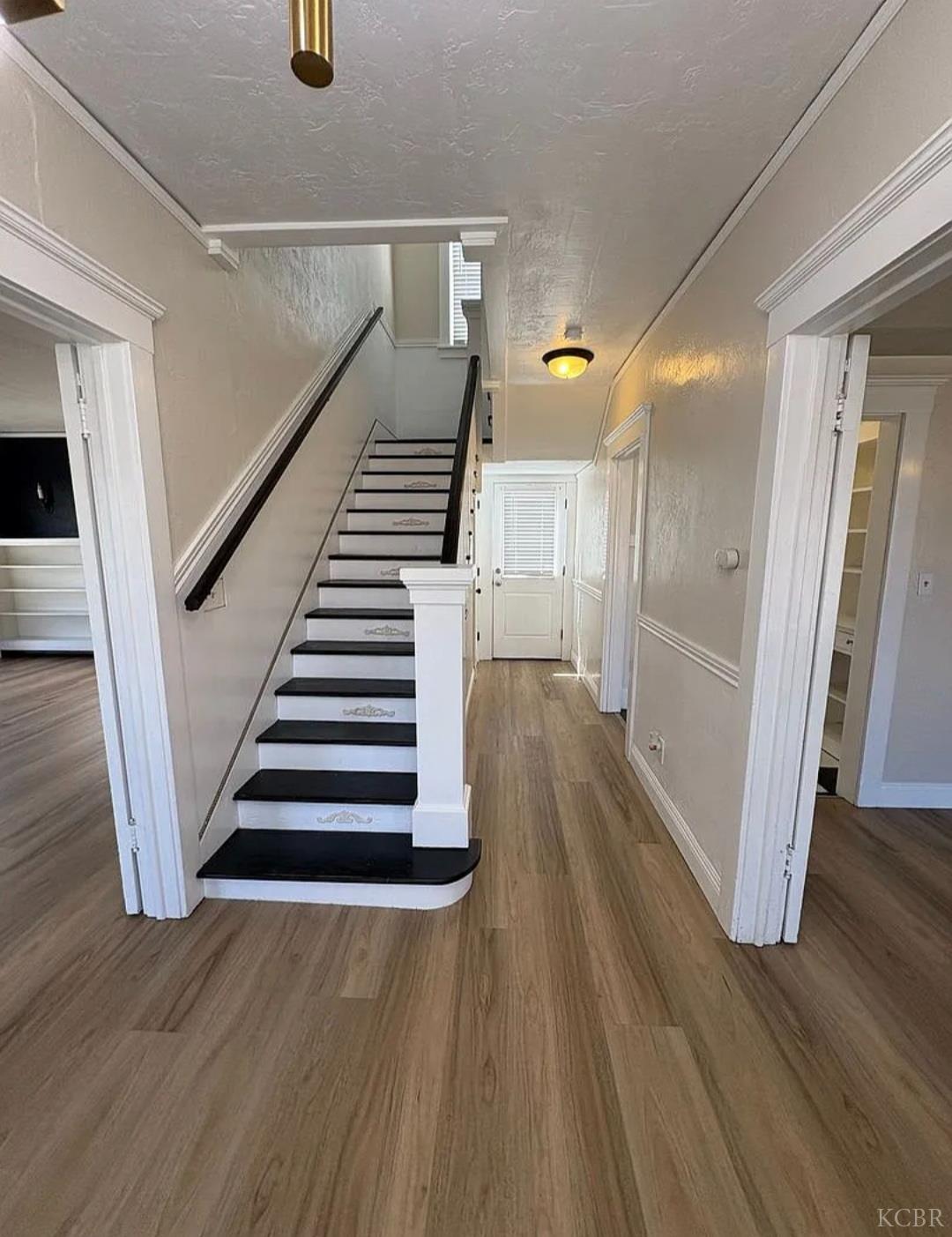 209 E 11th St, Hanford, CA 93230