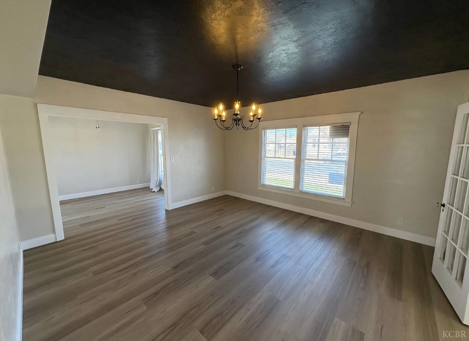 209 E 11th St, Hanford, CA 93230